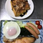 タンパク質たっぷりの夕ごはん·ウインナーと目玉焼きと焼き鮭-310日目ボディメイク報告です-
