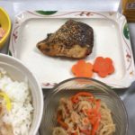 魚の胡麻しそ焼き、たぶんさわら？食堂ランチが美味しかった-361日目ボディメイク報告です-