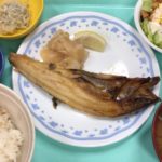食堂ランチで ホッケが食べれて満足だった-378日目ボディメイク報告です-