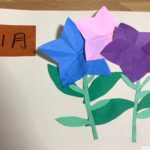 デイケアアクティビティ11月担当で2つのうち1つは桔梗の貼り絵をカレンダーにする事に決定！