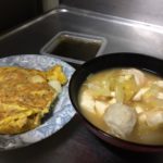 タンパク質重視の夕ごはんは豆腐とキャベツとつみれのお味噌・シーフードミックスオムレツで満足だった2019.2.24